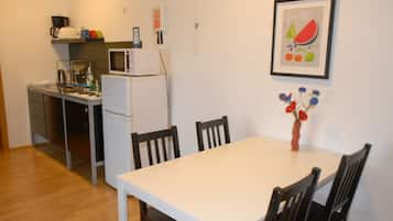 Apartment, 1 Bedroom | In-room dining