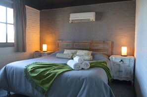 Basic Double Room, 1 Double Bed | Hypo-allergenic bedding, free WiFi - Pastora Suites & Hostel (Punta del Este)