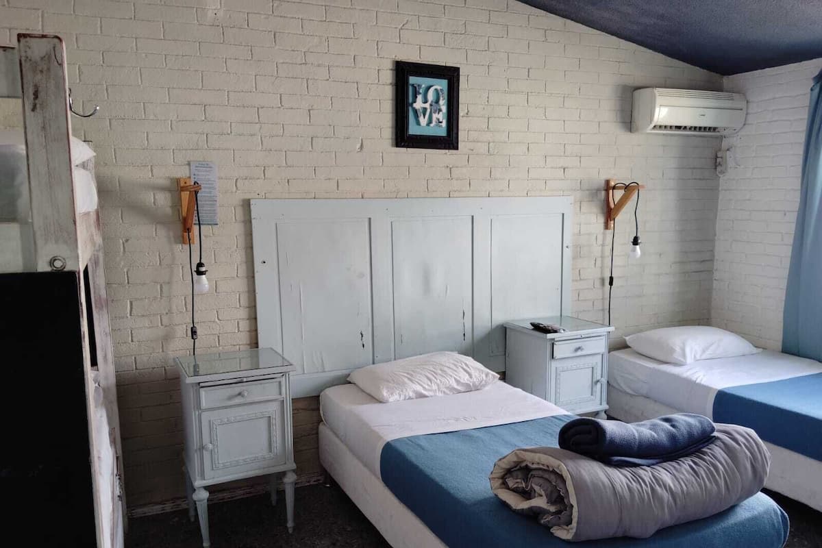 Hypo-allergenic bedding, free WiFi