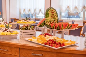 Breakfast, lunch, dinner served; Regional cuisine  - Hotel Smeraldo (Cesenatico)
