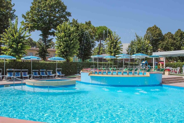 Seasonal outdoor pool, pool umbrellas, sun loungers