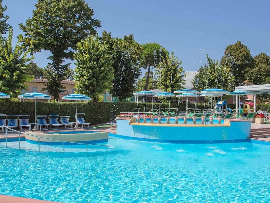 Seasonal outdoor pool, pool umbrellas, sun loungers