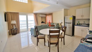 A hotel room with a dining area, kitchenette, and a sofa. - Horizon View Beach Hotel (Philipsburg)