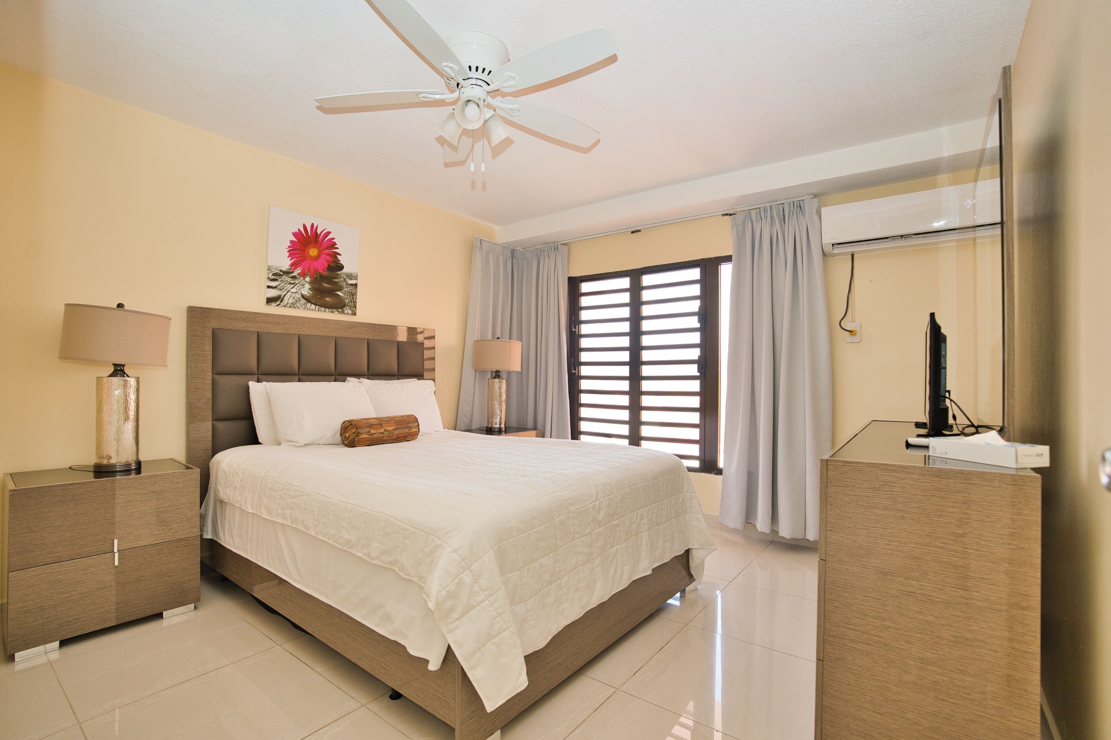 パノラミック ペントハウス 2 ベッドルーム オーシャンビュー | 高級寝具、セーフティボックス (室内)、ノートパソコン用作業スペース、遮光カーテン