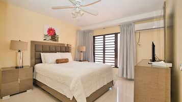 Panoramic Penthouse, 2 Bedrooms, Ocean View | Premium bedding, in-room safe, laptop workspace, blackout drapes