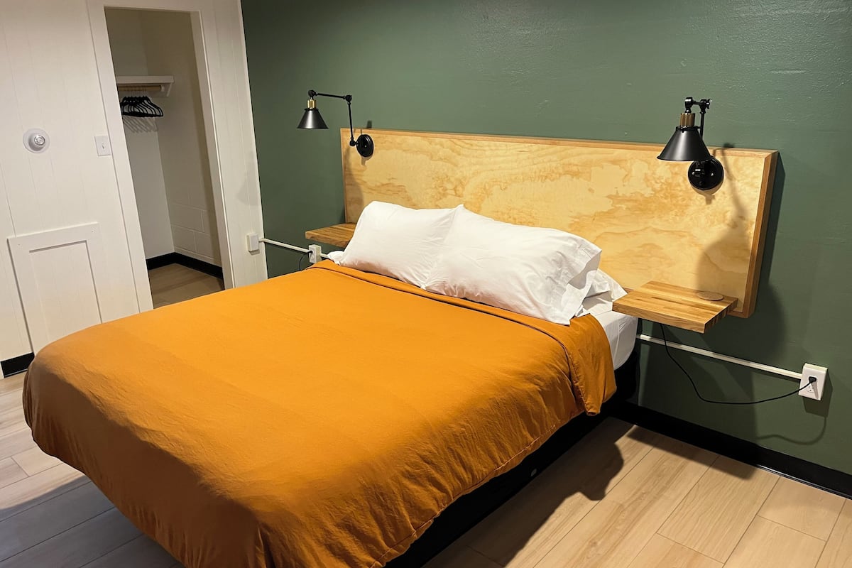 Standard Room | Iron/ironing board (on request), WiFi (free)
