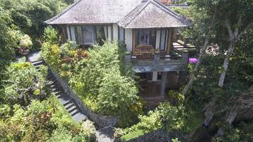 Villa Beji , 2 Bedrooms , Private pool, Valley View | Näkymä puutarhaan