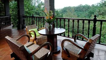 Villa Awang Awang , 5 Bedrooms , Private Pool , Valley View | Blick vom Balkon