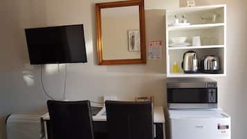 Studio, 1 grand lit | 1 chambre, bureau, rideaux occultants, Wi-Fi gratuit