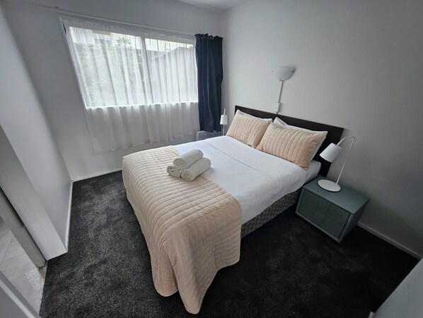 Apartament, 1 dormitori | Escriptori, cortines opaques, wifi gratuïta i roba de llit