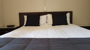 Studio, 1 Queen Bed | Desk, blackout curtains, free WiFi, bed sheets
