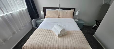 Departamento, 1 habitación | Escritorio, cortinas blackout, wifi gratis y ropa de cama