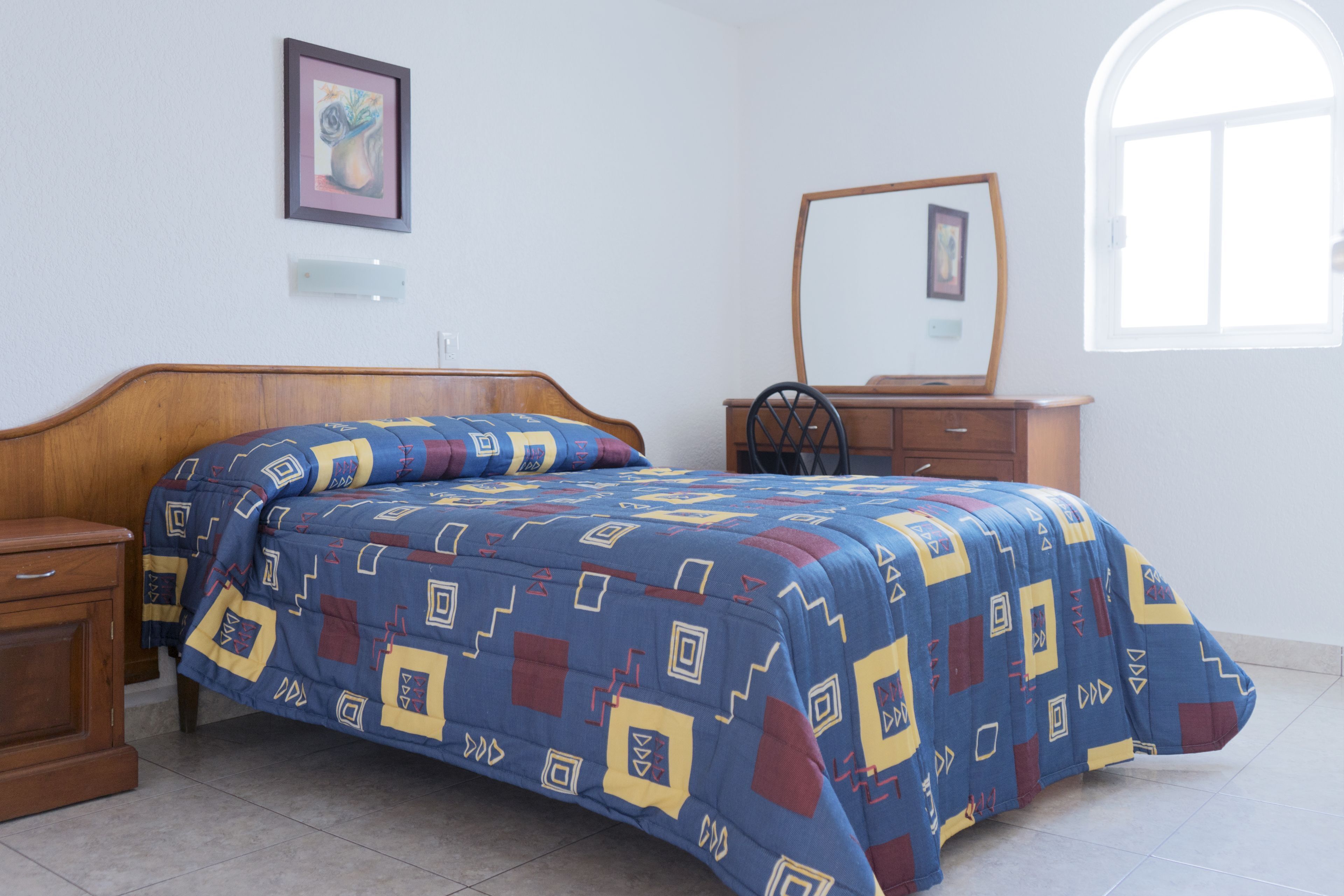Laptop workspace, blackout drapes, iron/ironing board, free WiFi