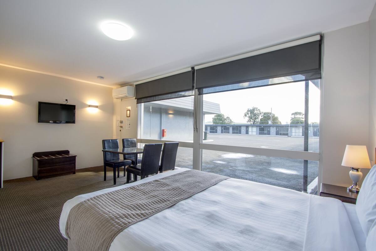 Desk, blackout drapes, iron/ironing board, free WiFi