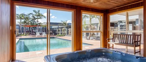 Indoor spa tub