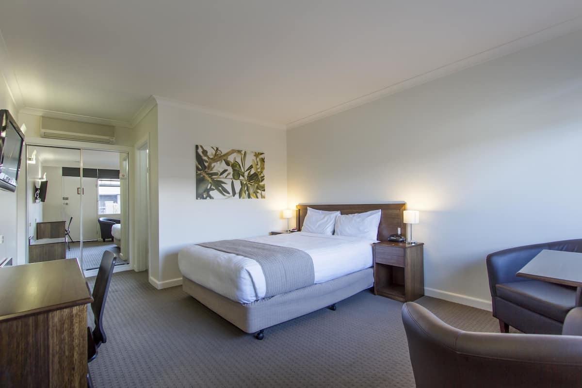 Standard Queen Room | Desk, blackout curtains, iron/ironing board, free WiFi