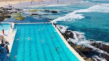鄰近海灘、白沙