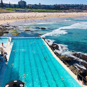 In Strandnähe, weißer Sandstrand