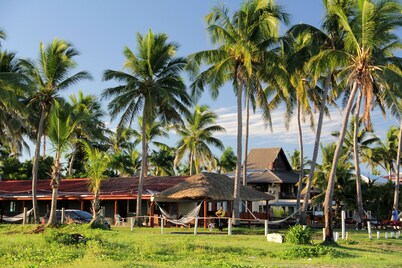 Travellers Beach Resort - Hostel