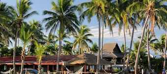 Travellers Beach Resort - Hostel