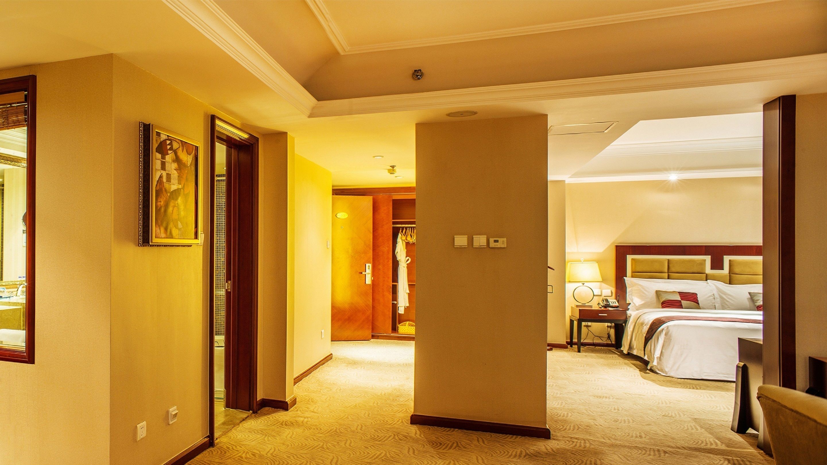 junior suite | minibar, in-room safe, desk, iron/ironing board