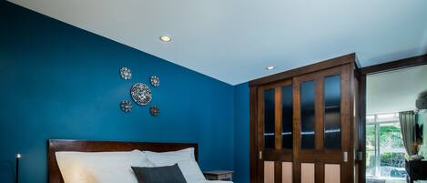 Honeymoon Studio Suite | In-room safe, desk, rollaway beds, free WiFi