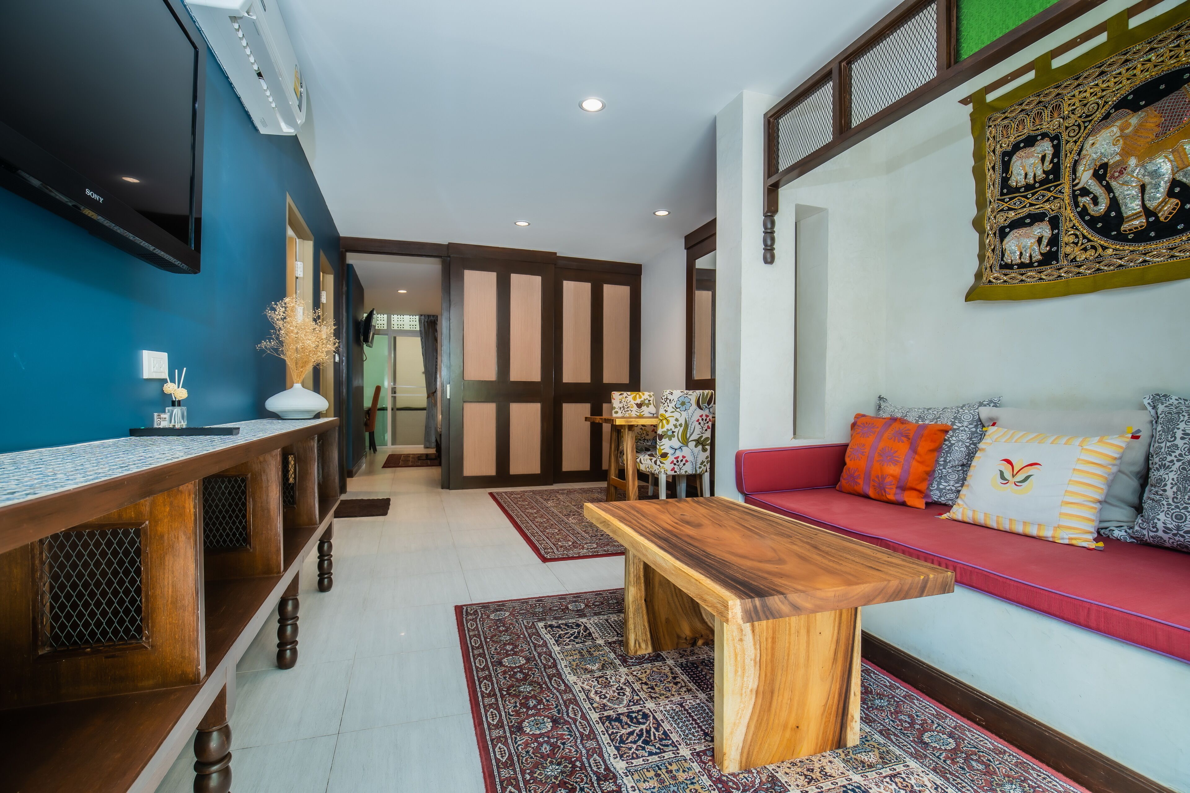 honeymoon studio suite | living area