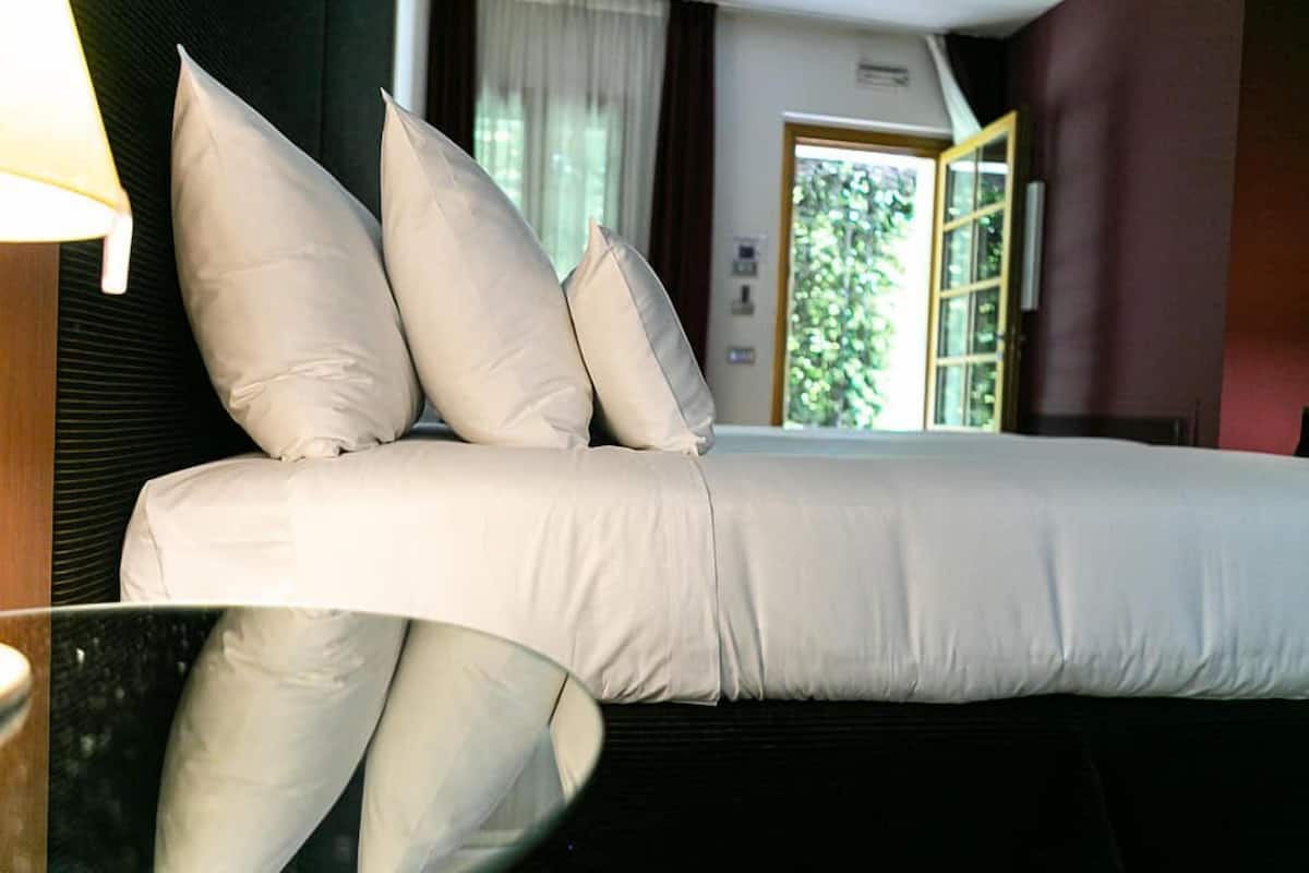 superior double room | minibar, in-room safe, desk, blackout curtains