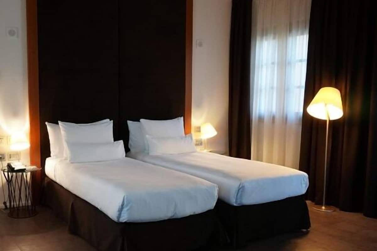 superior double room | minibar, in-room safe, desk, blackout curtains