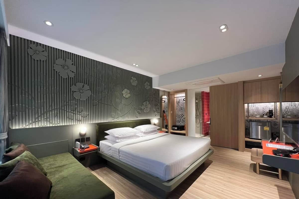 Deluxe Luxury | 1 habitación, caja de seguridad en la habitación y escritorio