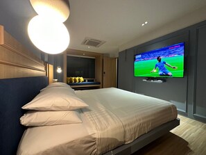 Junior Suite | In-room safe, desk, blackout drapes, soundproofing - Banlansuan Resort (Cha-am)