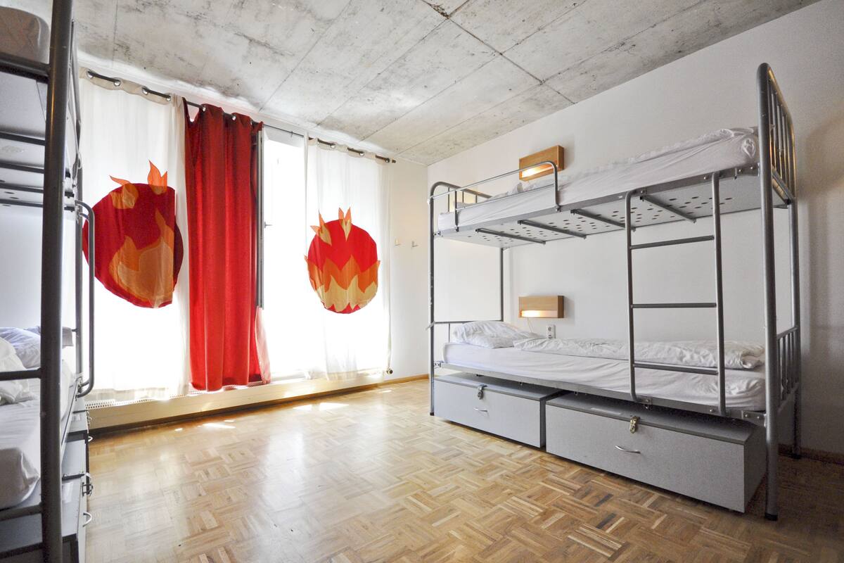 1 Bed in a mixed dorm for 4 person