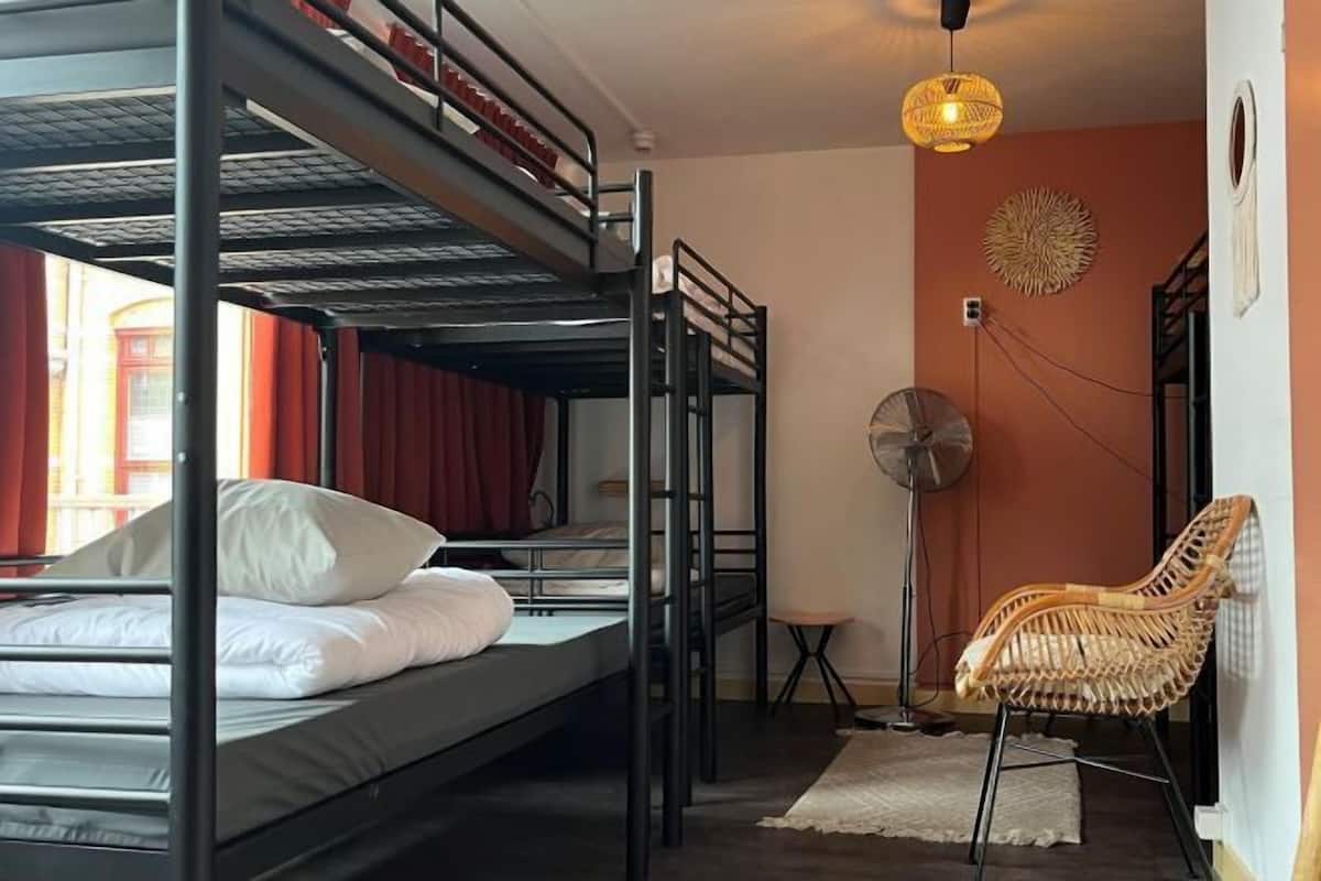1 habitación, decoración personalizada y muebles diferentes