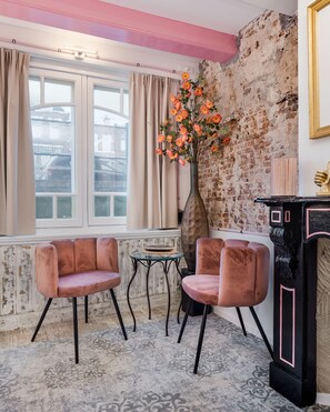 ห้องอีโคโนมีดับเบิล | ห้องพักตกแต่งอย่างมีเอกลักษณ์, ตกแต่งพิเศษโดยเฉพาะ, เตารีด/โต๊ะรีดผ้า