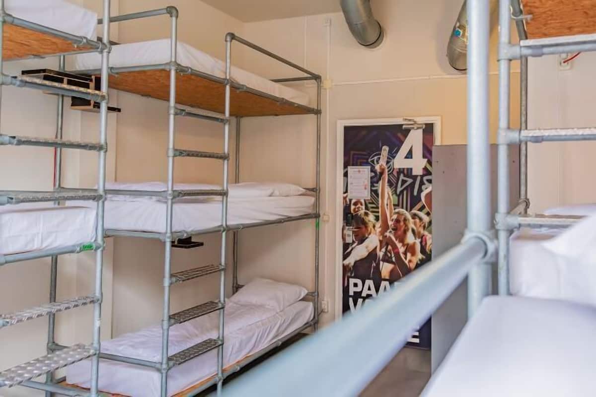 1 habitación, decoración personalizada y muebles diferentes