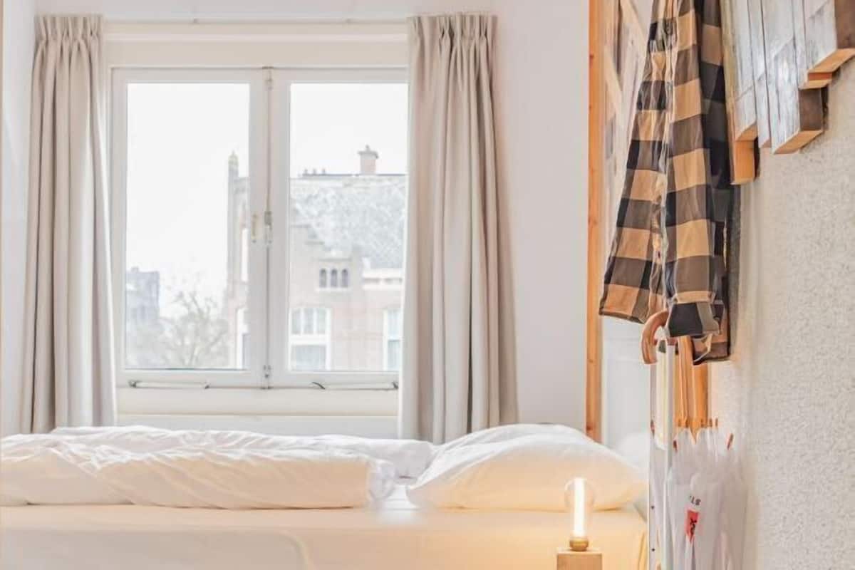 1 habitación, decoración personalizada y muebles diferentes