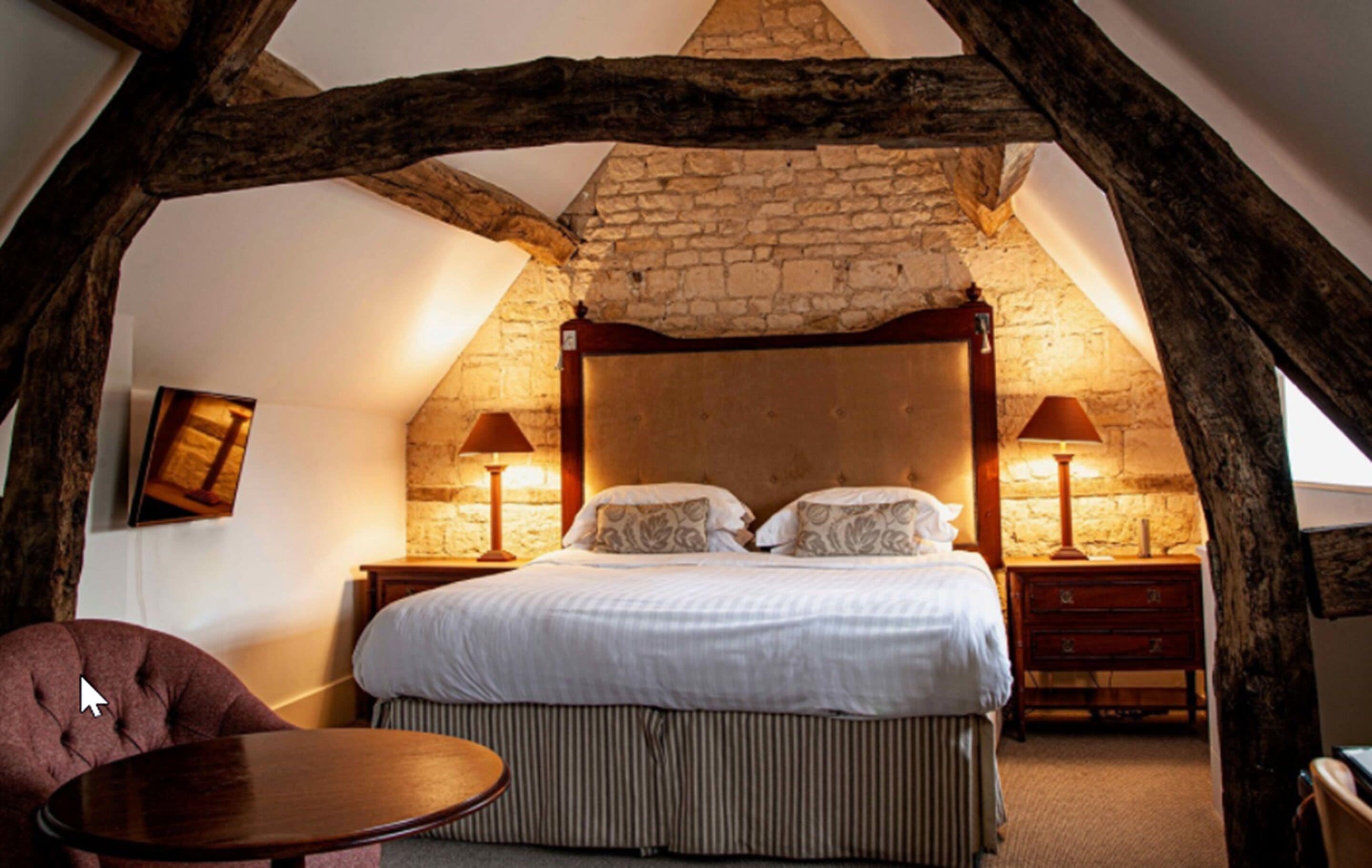 Caja de seguridad en la habitación, escritorio y cortinas blackout 