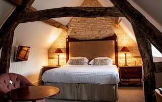 村舍 (Double Room) | 客房内保险箱、办公桌、遮光窗帘、隔音