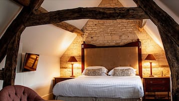 Cottage (Double Room) | 1 bedroom, in-room safe, desk, blackout drapes