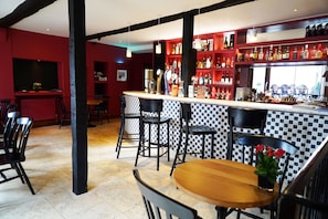 Bar (on property) - Cotswold House Hotel & Spa (Chipping Campden)