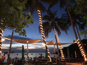 供应早餐、午餐和晚餐,泰国菜,海滩景观