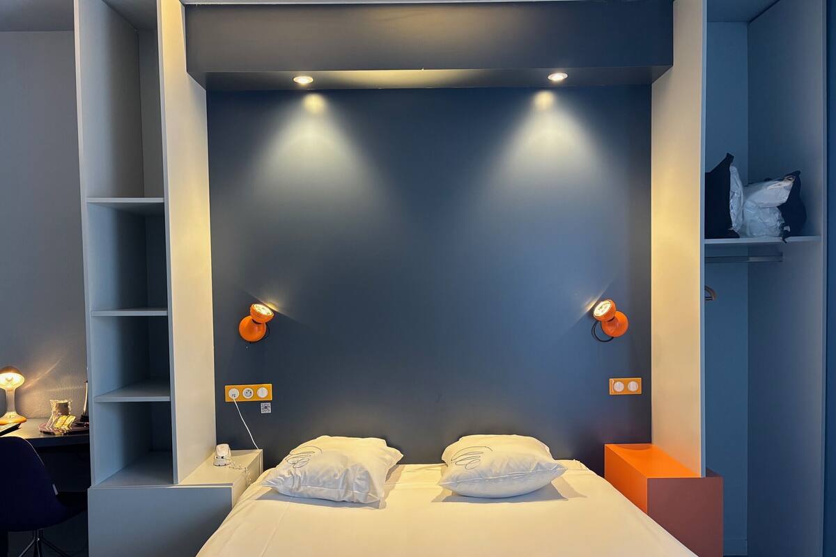 Standard-Doppelzimmer (Disability Access) | Schreibtisch, Verdunkelungsvorhänge, Bügeleisen/Bügelbrett