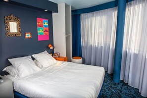 Desk, blackout curtains, iron/ironing board, free cots/infant beds - Hôtel Gabriel (Le Mont-Saint-Michel)