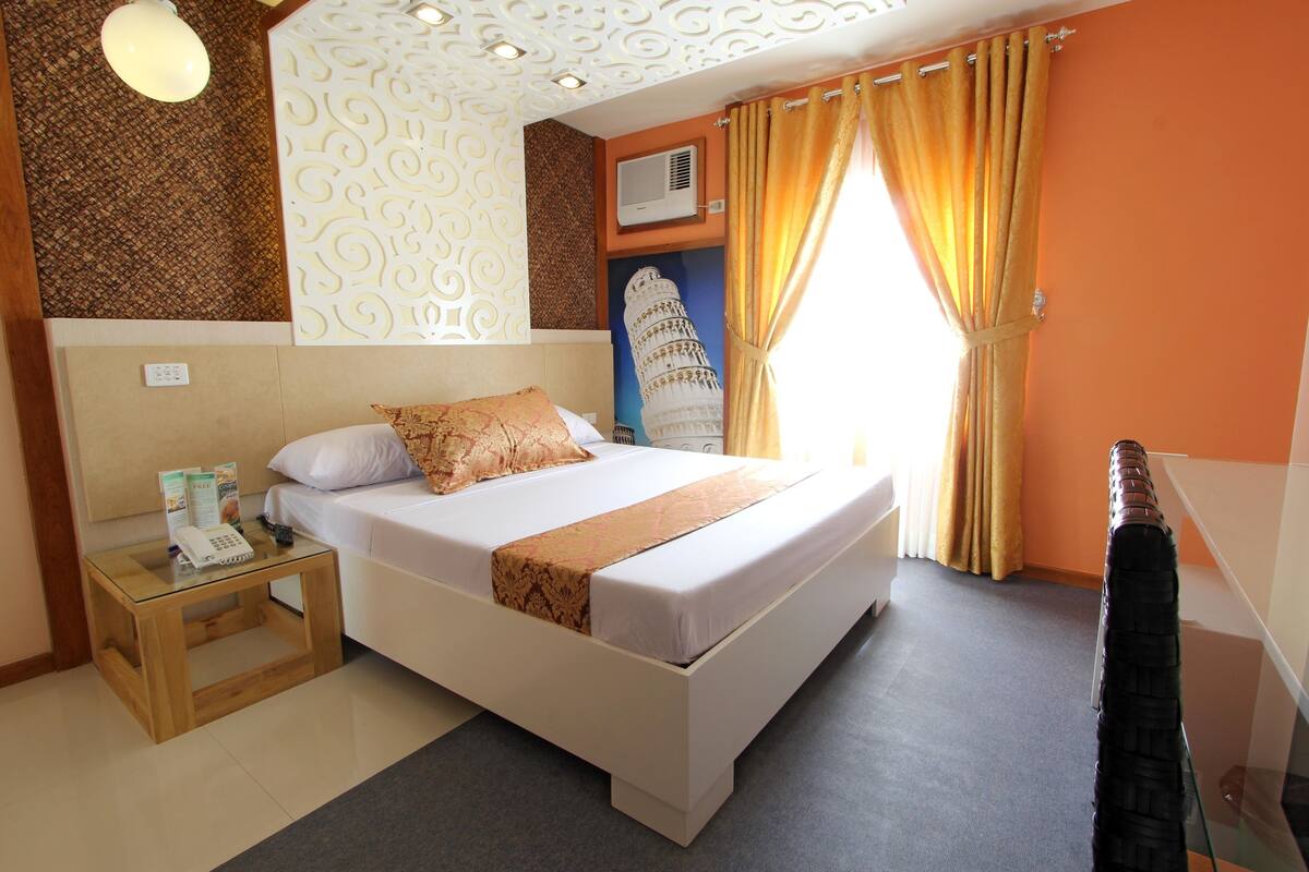 In-room safe, desk, soundproofing, iron/ironing board (on request)
