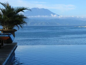 2 outdoor pools - Coconuts Beach Resort (Lembongan Island)
