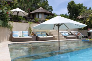 2 outdoor pools - Coconuts Beach Resort (Lembongan Island)