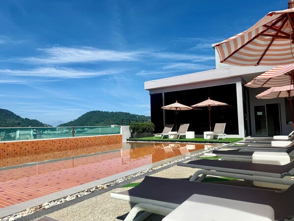 Outdoor pool, open 8:00 AM to 8:00 PM, pool umbrellas, sun loungers - The Crib Patong (Patong)