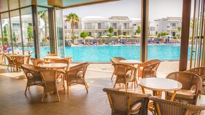 Poolside bar - Hotel Floresta (Tías)