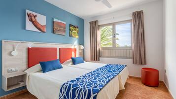 Schreibtisch, kostenlose Babybetten, BettwÀsche