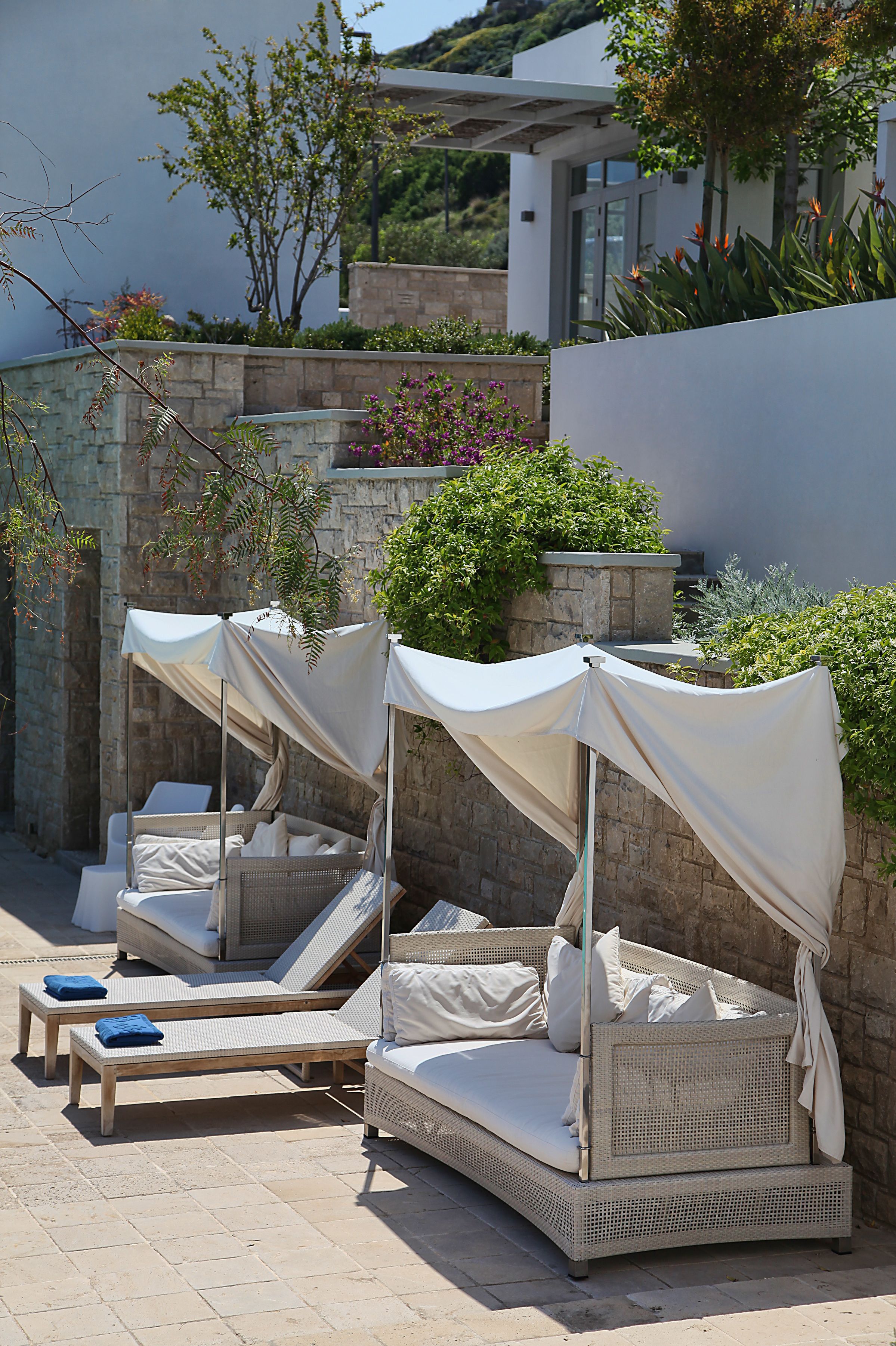 Piscine extérieure (ouverte en saison), parasols de plage